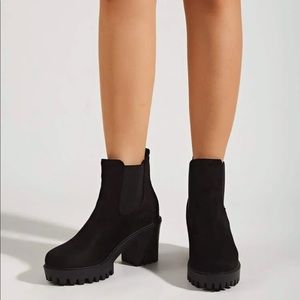 BLACK SUEDE PLATFORM BOOTIES